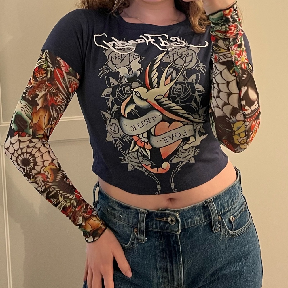 Navy Graphic Long-Sleeve Mesh Sleeve Crop Top